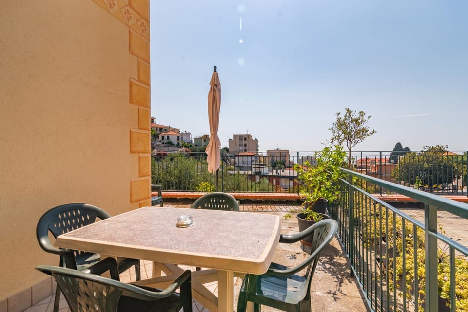 Garden, View (from property/room), Balcony/Terrace, Dining area, Sea view