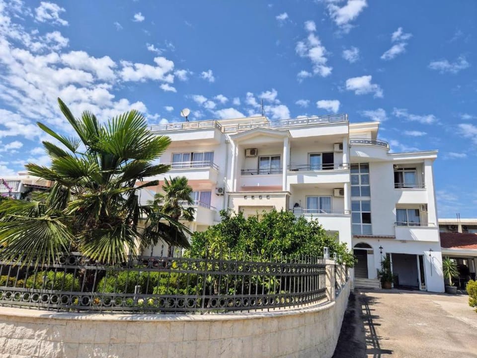 Apartments Luna Apartment in Ulcinj Municipality