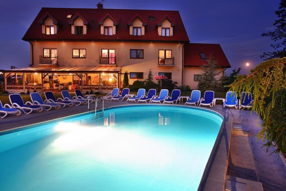 Property building, Night, Pool view, Swimming pool, Swimming pool, sunbed