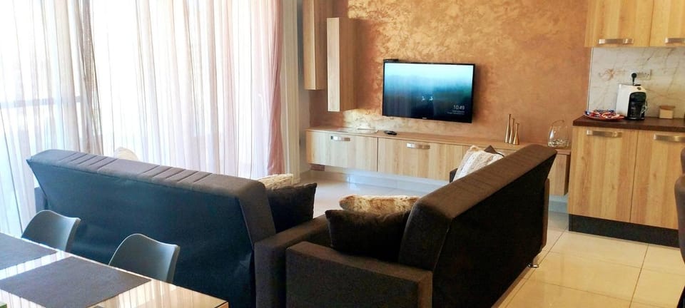Communal lounge/ TV room, TV and multimedia, Living room
