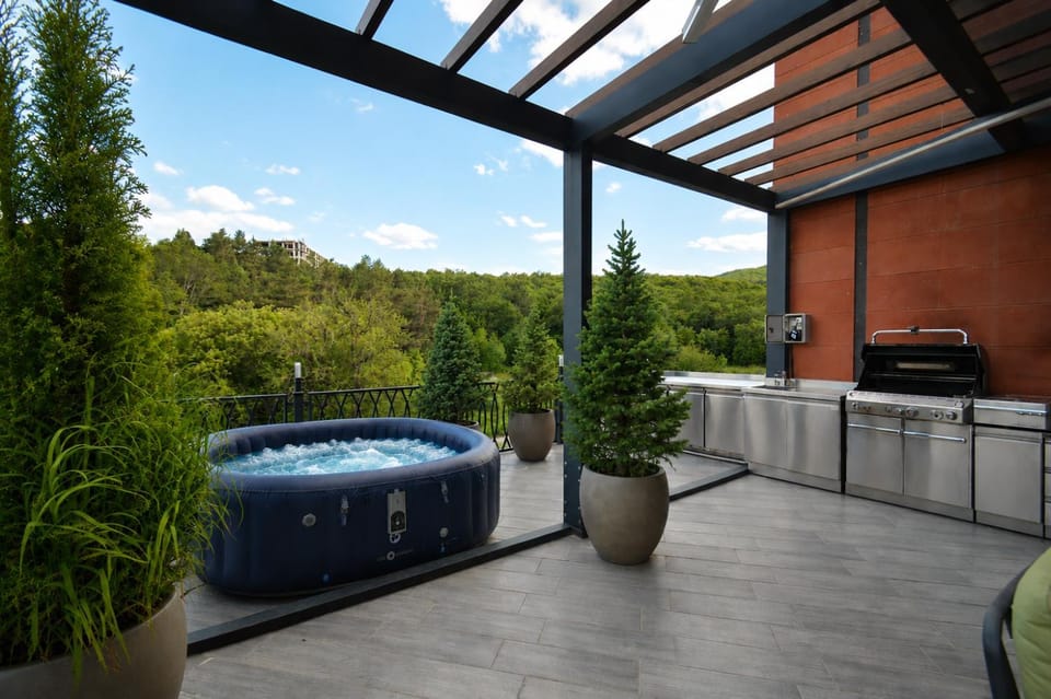 Patio, Hot Tub