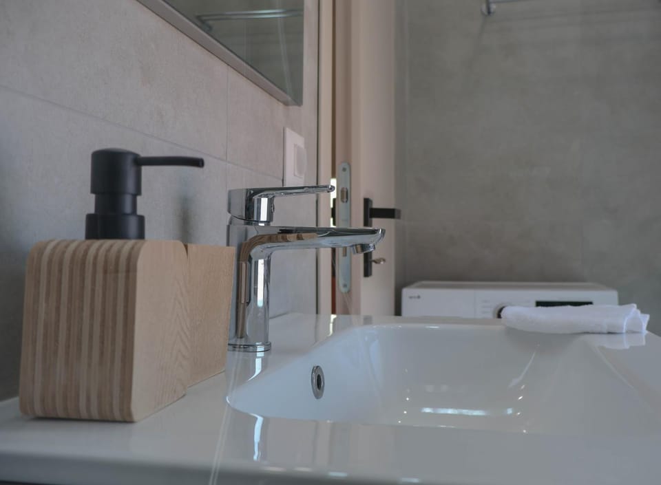 Shower, Bathroom, towels
