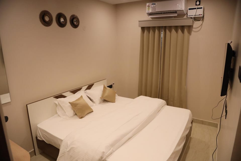 Bed, air conditioner