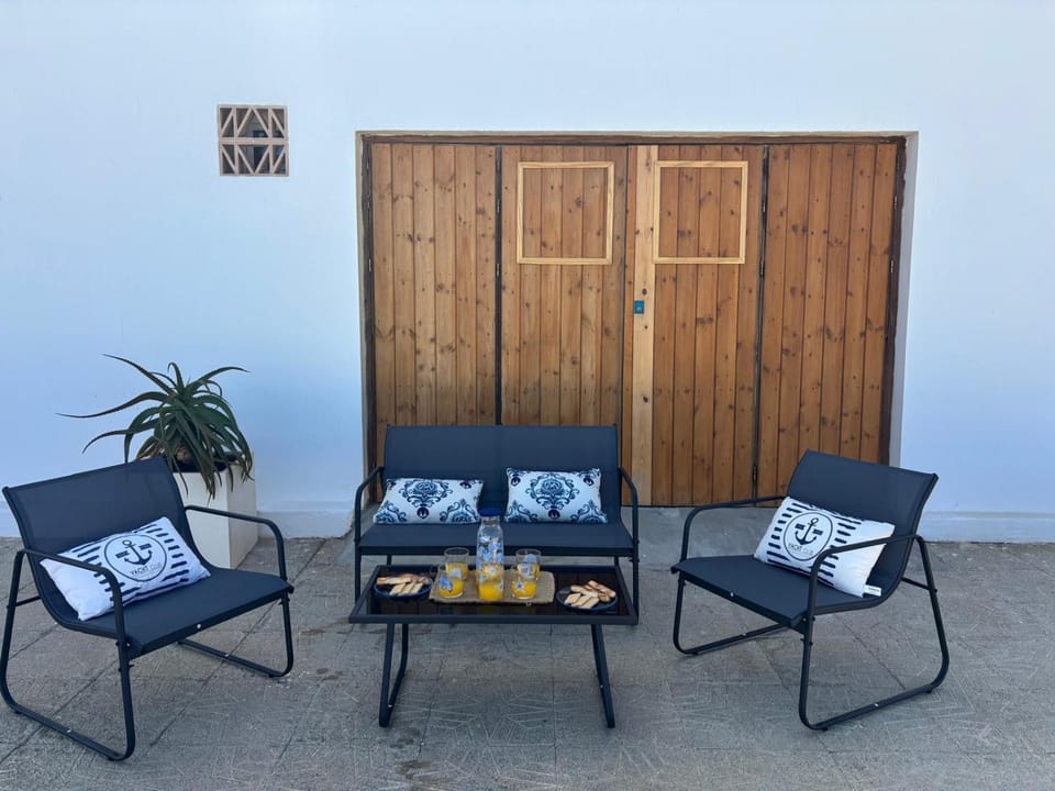 Facade/entrance, Balcony/Terrace
