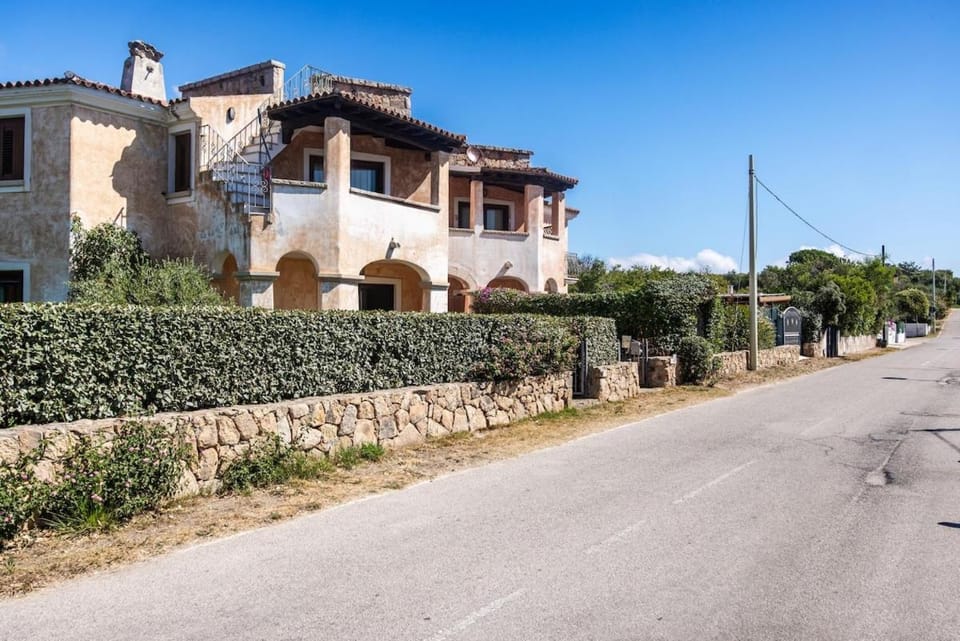Villa Smeralda - Pool, Private Garden & Beach 100m Apartment in Pittulongu