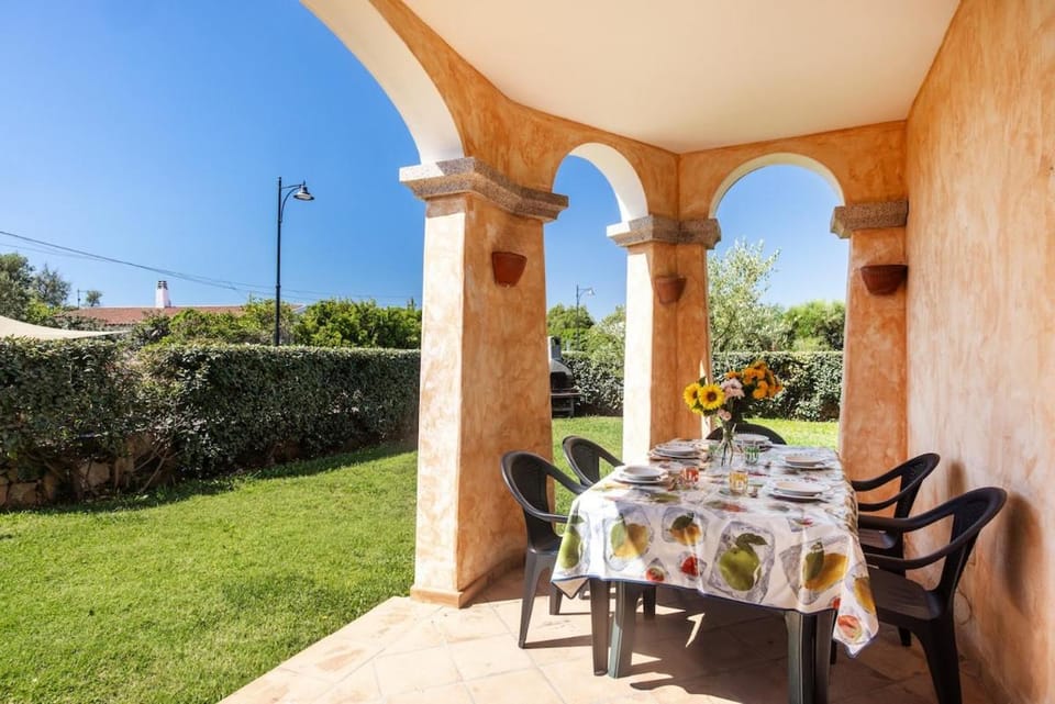 Villa Smeralda - Pool, Private Garden & Beach 100m Apartment in Pittulongu