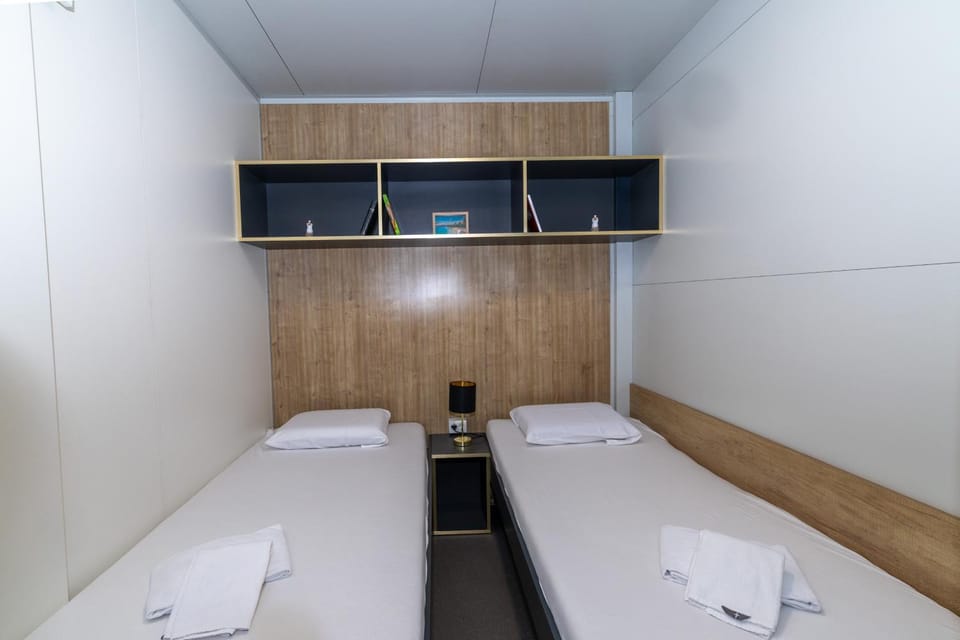 Property building, Bed, Photo of the whole room, Bedroom