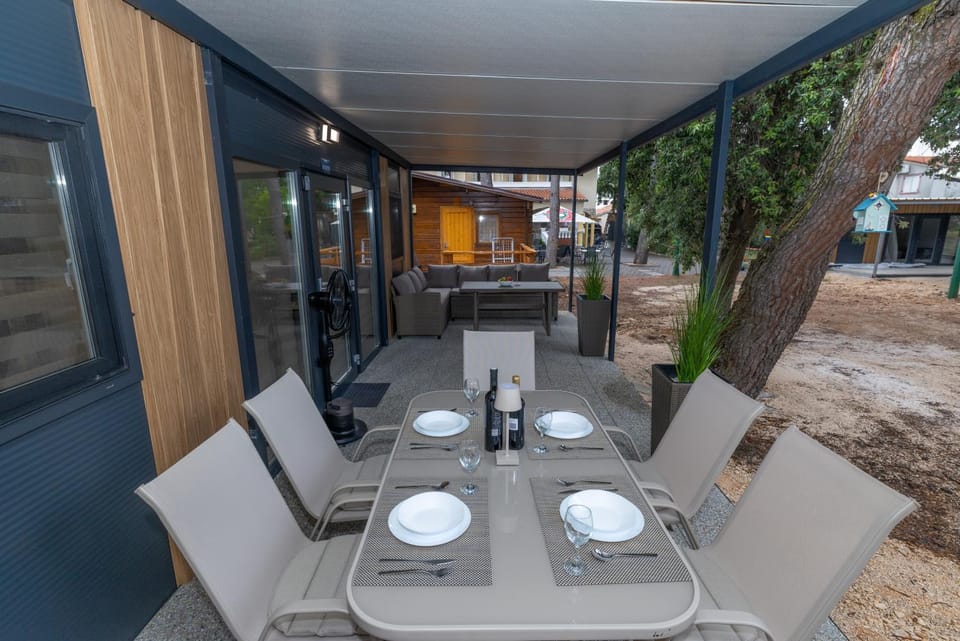 Property building, Balcony/Terrace