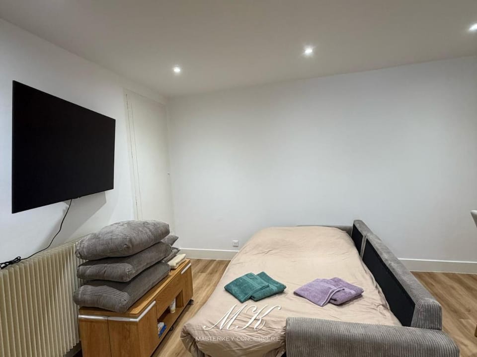 Le Duc, Face au parc de l'hôtel de ville, rénové Apartment in Grand Est