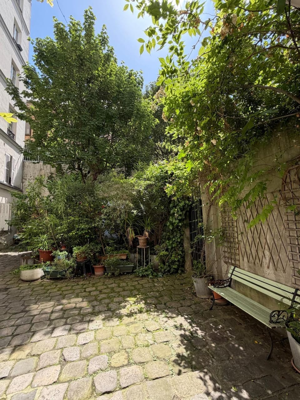 Stylish and private setting Rue des Martyrs, Paris 9th arrondissement Apartment in Paris
