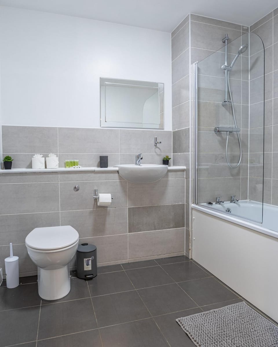 Manchester, Modern Apartment, Salford Riverside Apartment in Salford