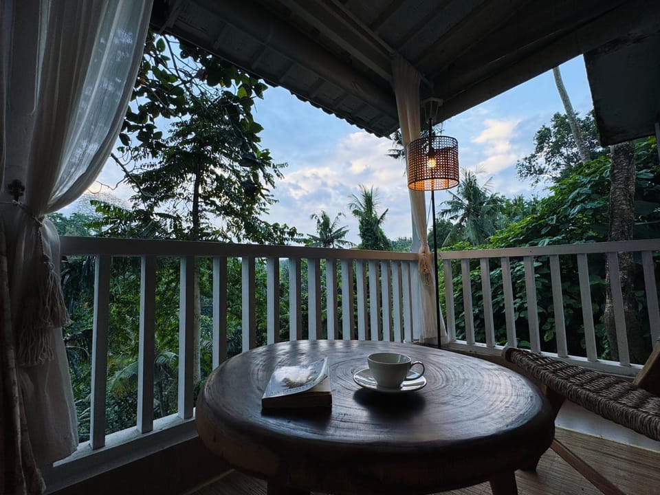 View (from property/room), Balcony/Terrace, Dining area