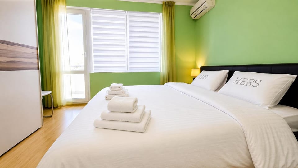 Photo of the whole room, Bedroom, towels, air conditioner