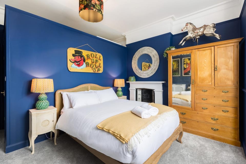 Bed, Photo of the whole room, Bedroom