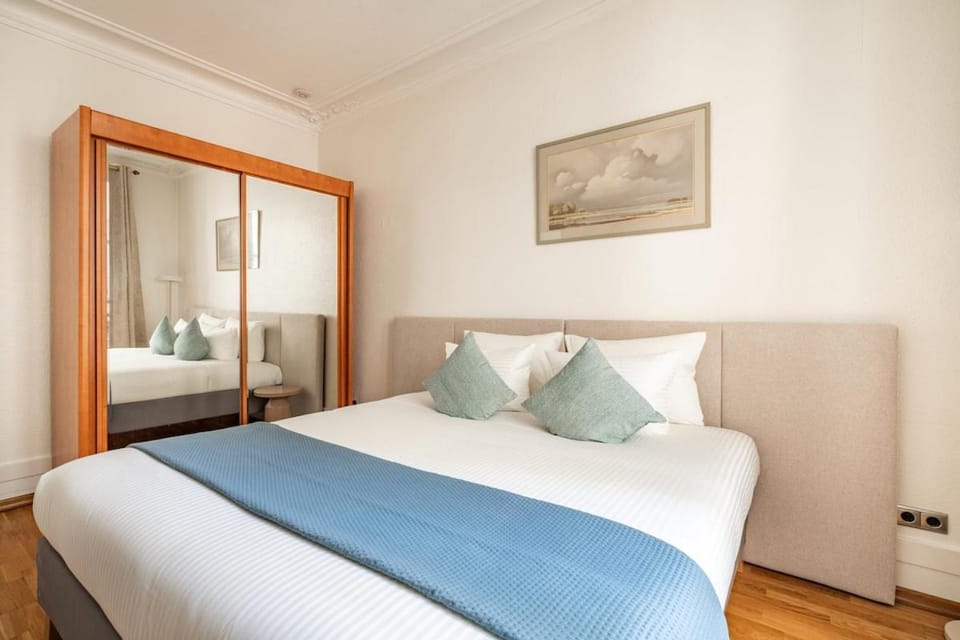 Prestige Apartment Champs-Élysées 86 m2 Apartment in Paris
