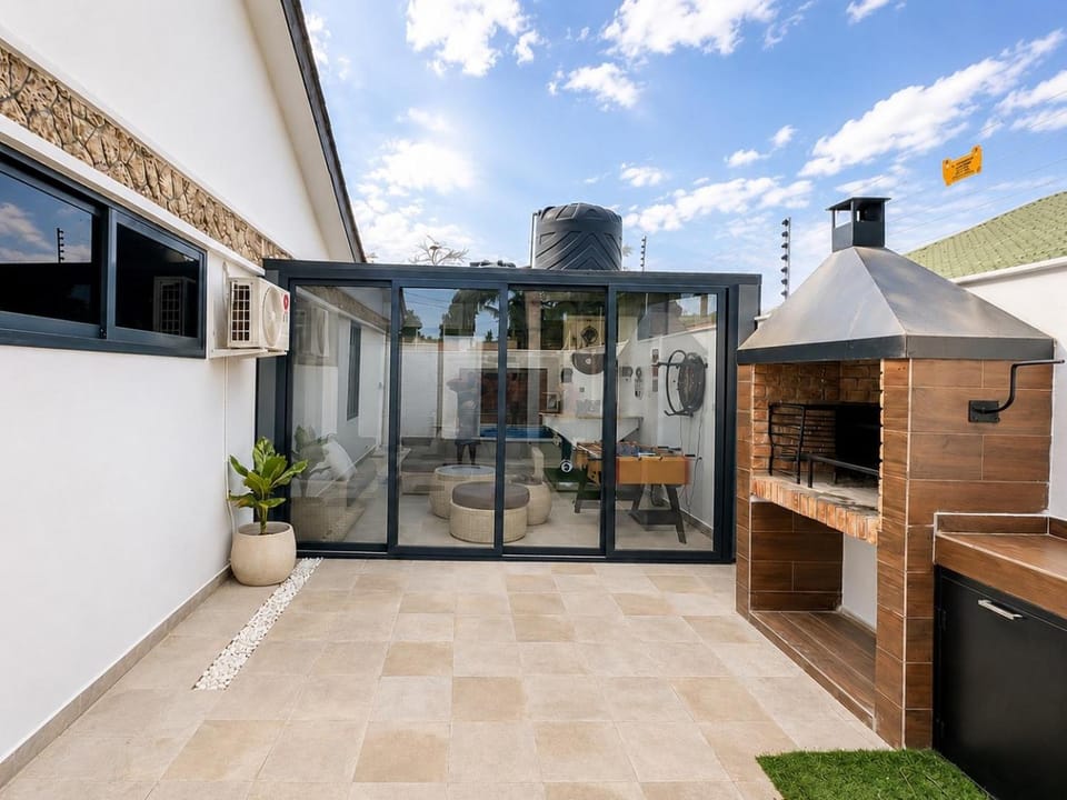Property building, Patio, Balcony/Terrace