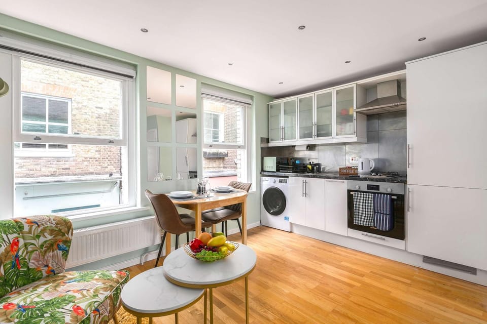 Living room, Decorative detail, Seating area, Dining area, internet, oven, stove, toaster, washing machine, kitchen