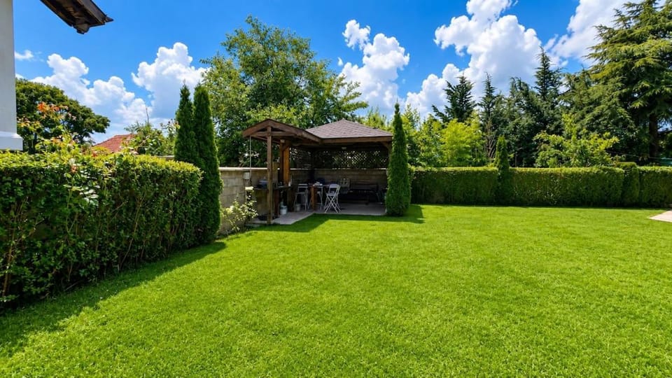 Cozy 1BR w/ Terrace, Free Parking & BBQ Garden Apartment in Varna