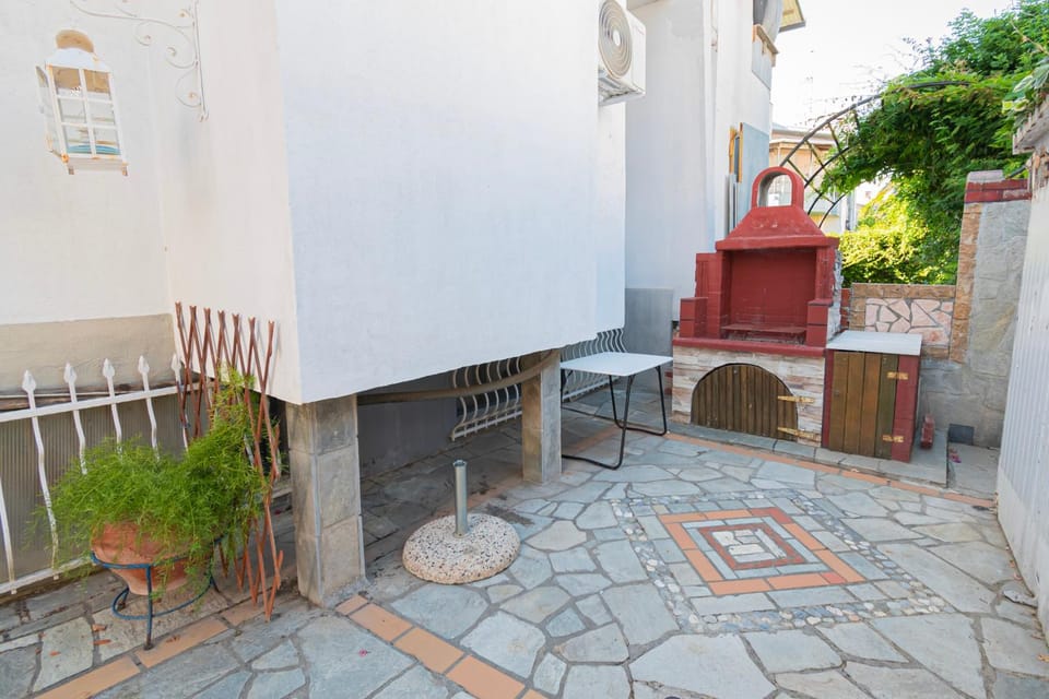 Patio, BBQ facilities