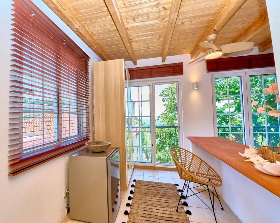 View (from property/room), Living room, Seating area, Dining area