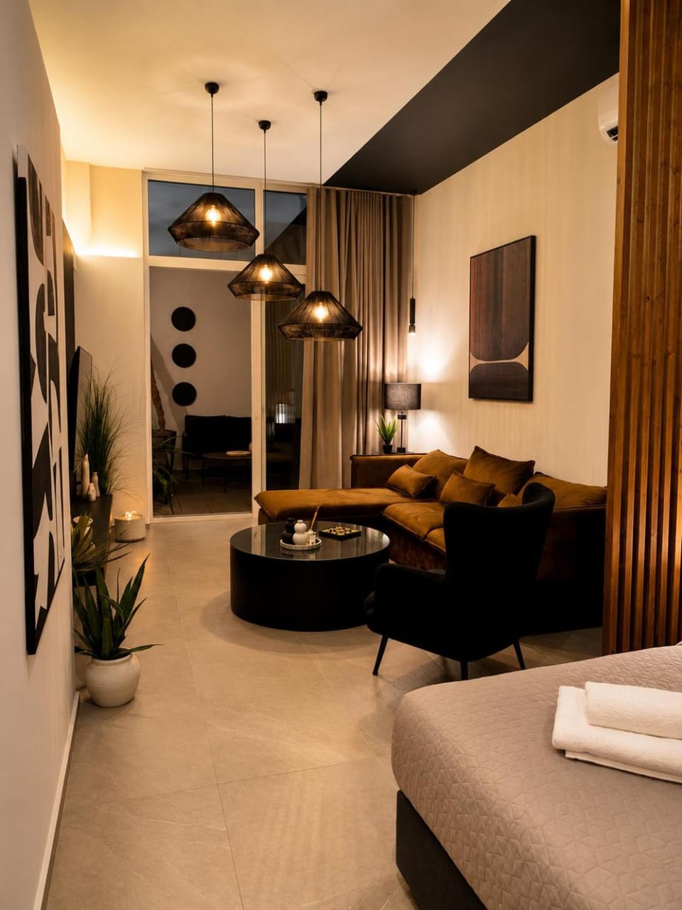 Photo of the whole room, Seating area