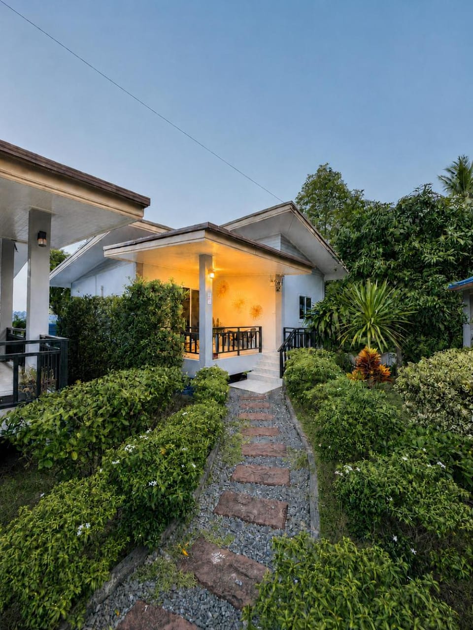 Property building, Day, Garden, Garden view