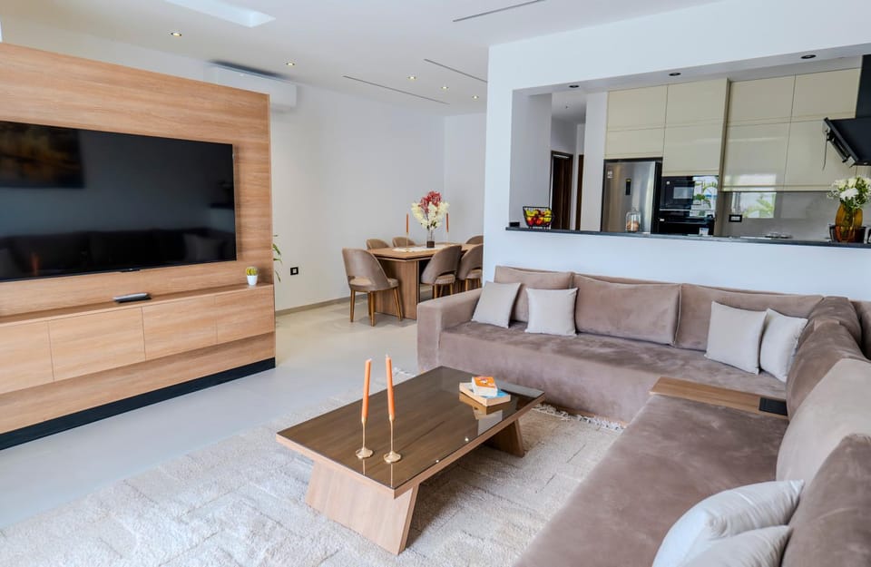 Communal lounge/ TV room, Living room, Seating area
