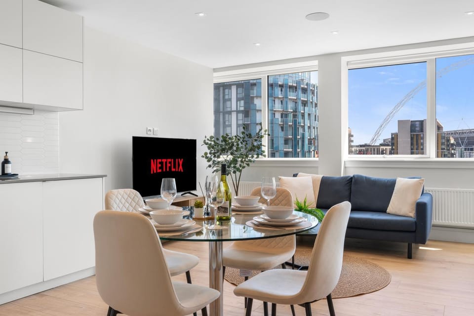 Stylish 3BR in Wembley Stadium 1 Min to Tube With Private Cinema, Gym, Yoga Studio, Rooftop Lounge - By Emerald Infinity Living Apartment in Wembley
