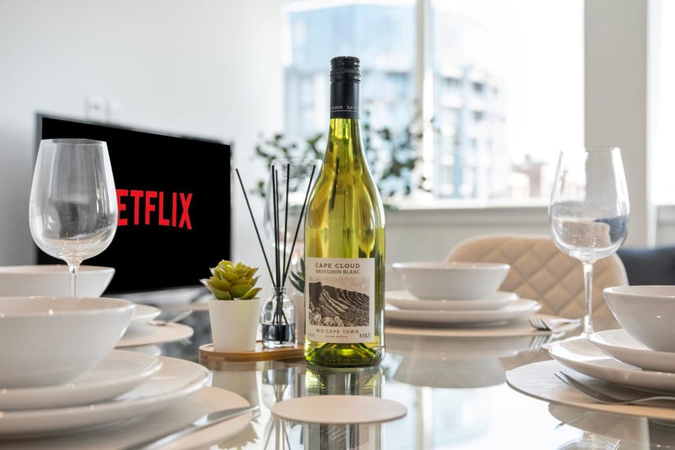 Stylish 3BR in Wembley Stadium 1 Min to Tube With Private Cinema, Gym, Yoga Studio, Rooftop Lounge - By Emerald Infinity Living Apartment in Wembley
