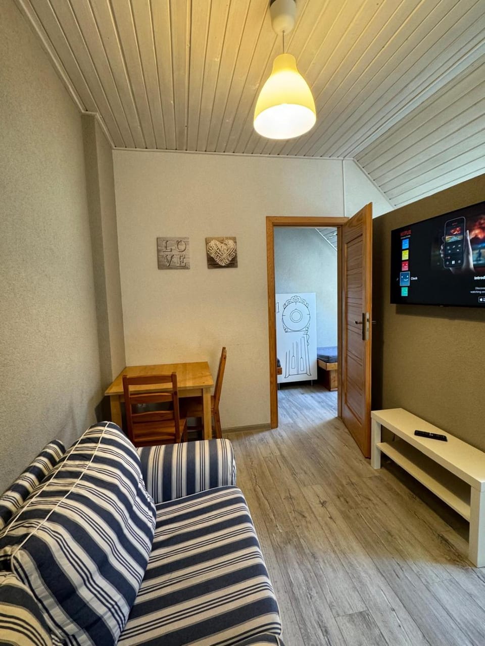 Communal lounge/ TV room