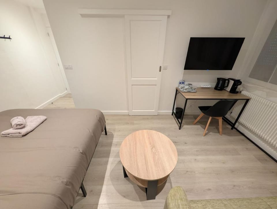 Chambre King, Salle de Bain Privative, Tok-Tok Apartment in Lille