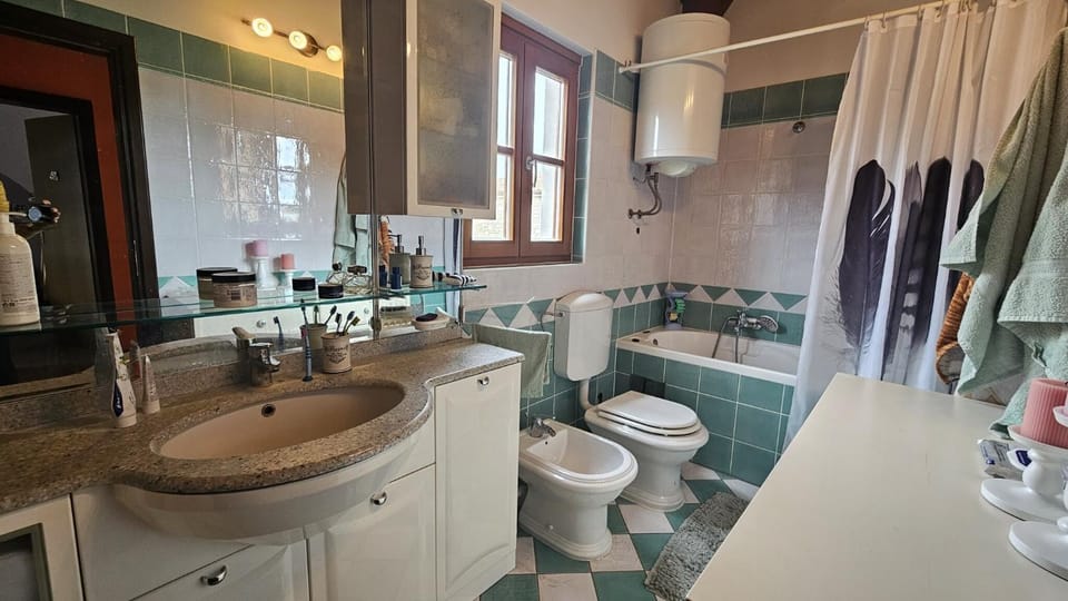 Toilet, Bathroom, Bath, bidet, towels