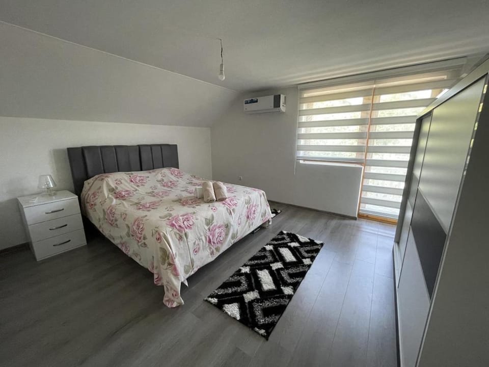 2-Bedroom Apartment - 15 Min to Sarajevo Airport Apartment in Federation of Bosnia and Herzegovina