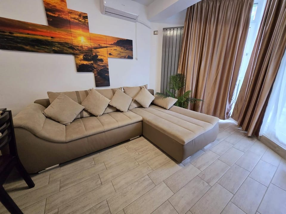 Azizi Sea Breeze Premium Residence - Beach Pool & Spa Resort langa plaja Apartment in Constanța County