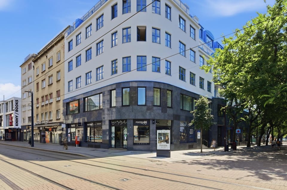 Property building, Day, Neighbourhood, City view, Street view, Location