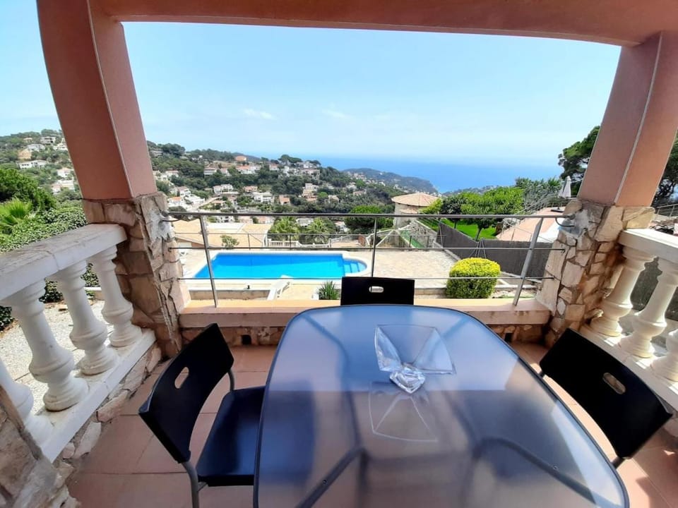 Balcony/Terrace, Sea view, Swimming pool