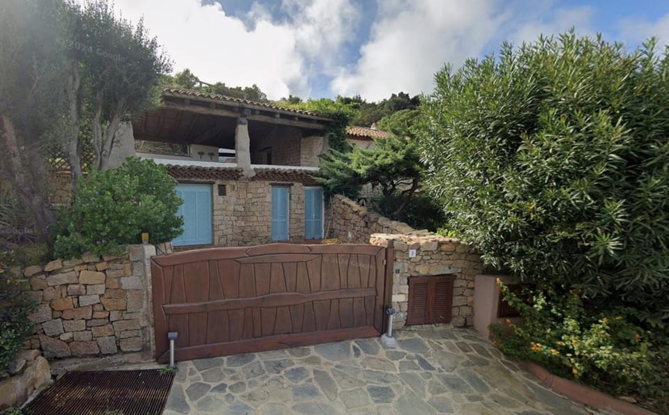 Property building, Day, Garden, Garden view