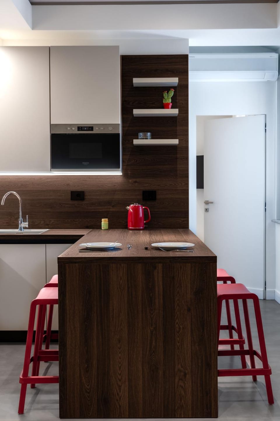 Kitchen or kitchenette, oven, stove