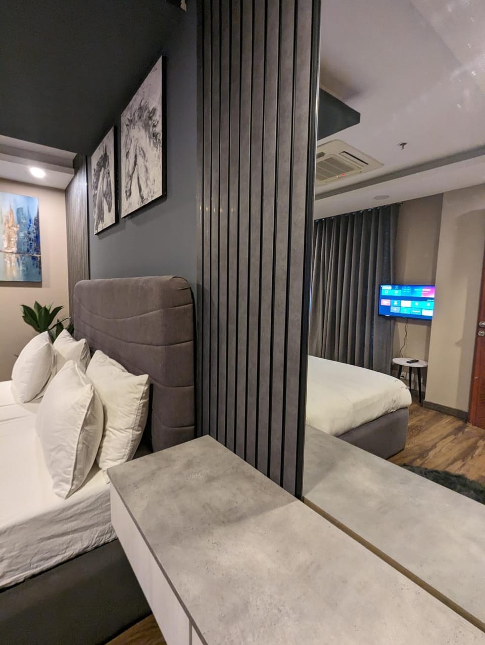 Luxe One Bedroom Residence by Alvis Suite Apartment in Lahore