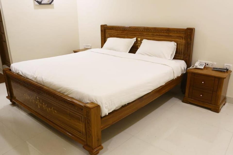 SR Castle Gopalapuram Hotel in Chennai