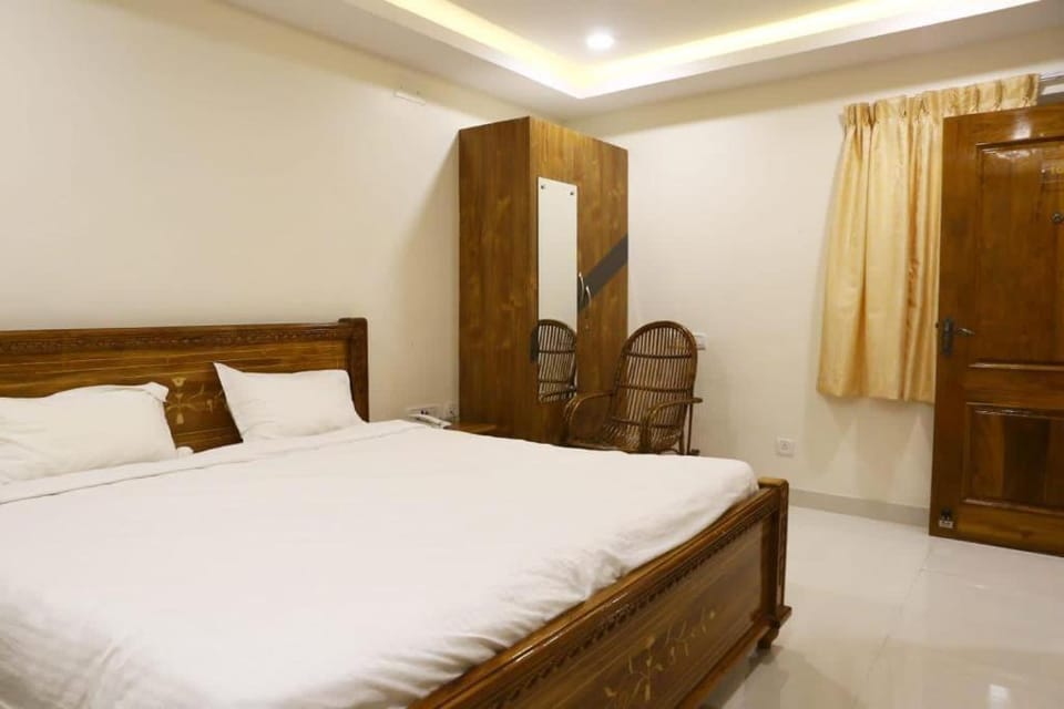 SR Castle Gopalapuram Hotel in Chennai