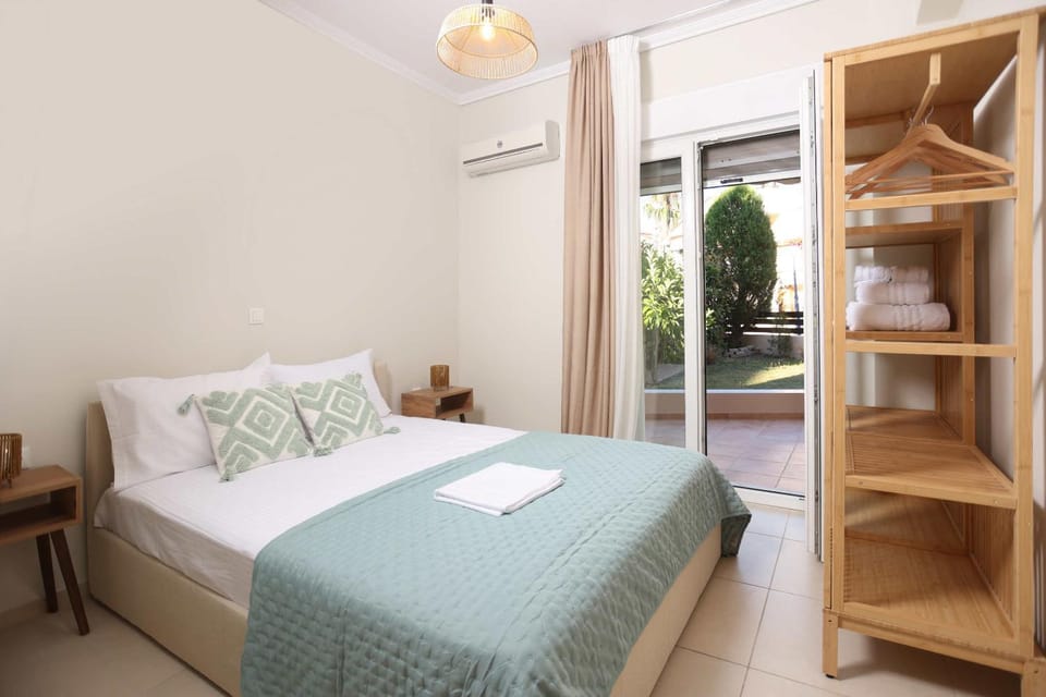 M s Little House Apartment in Halkidiki