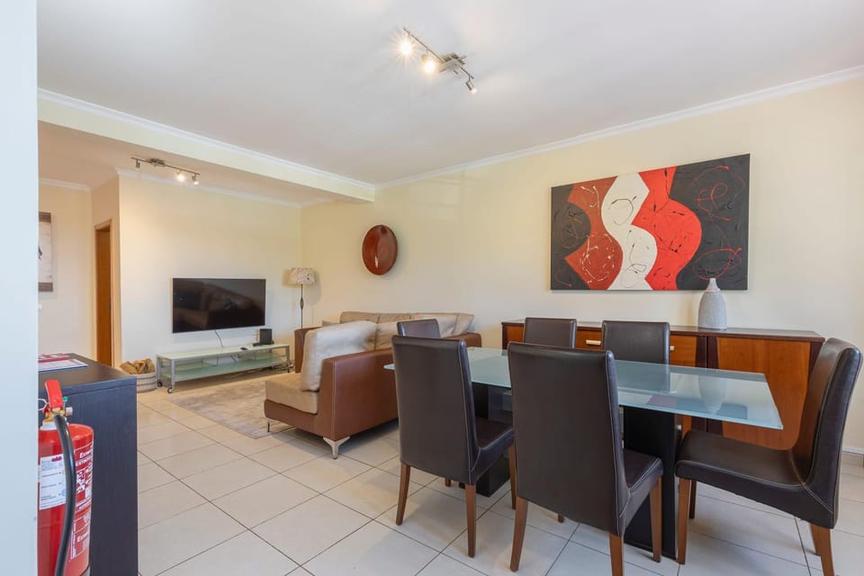 Communal lounge/ TV room, TV and multimedia, Kitchen or kitchenette, Living room, Seating area, Dining area, Evening entertainment