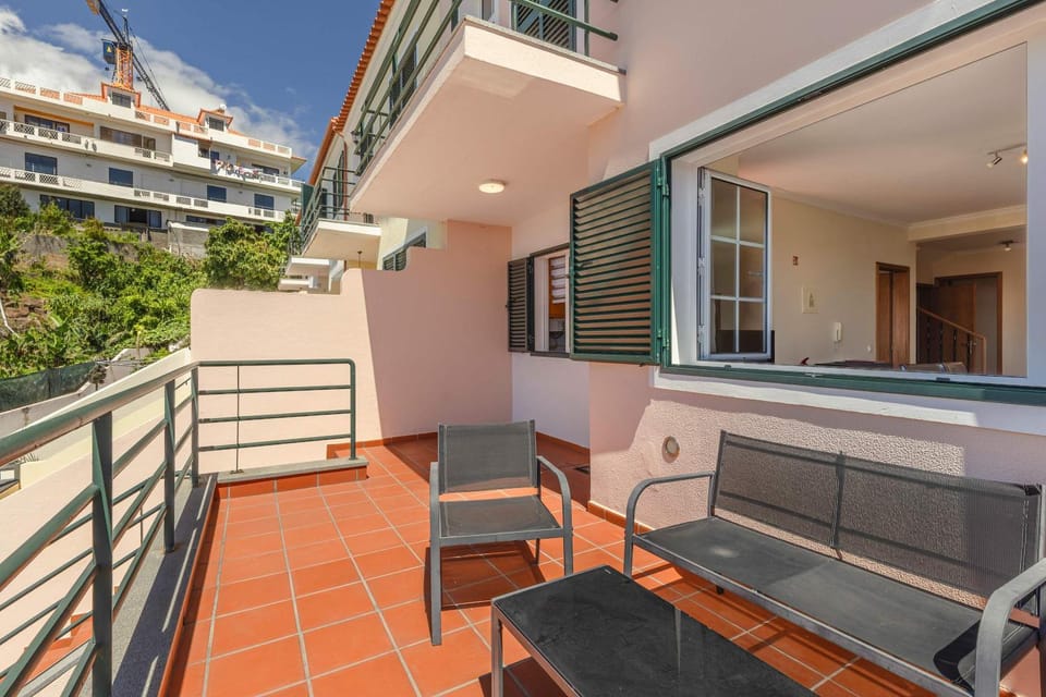 Patio, Day, Balcony/Terrace, Seating area