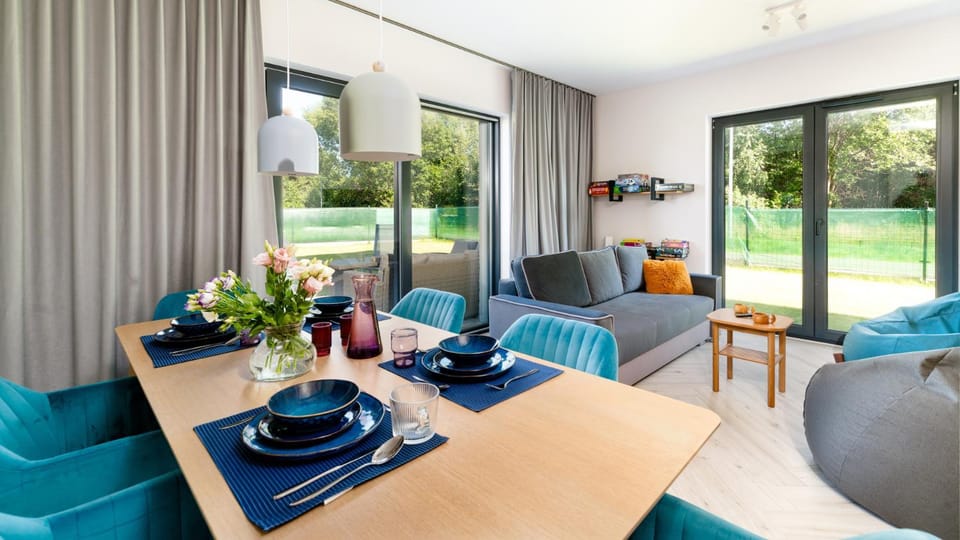 Communal lounge/ TV room, Garden, View (from property/room), Balcony/Terrace, Balcony/Terrace, Living room, Photo of the whole room, Seating area, Dining area, Cycling, Communal kitchen, Garden view, young children, young children, young children, Quiet street view, heating, heating, internet, internet, air conditioner, air conditioner