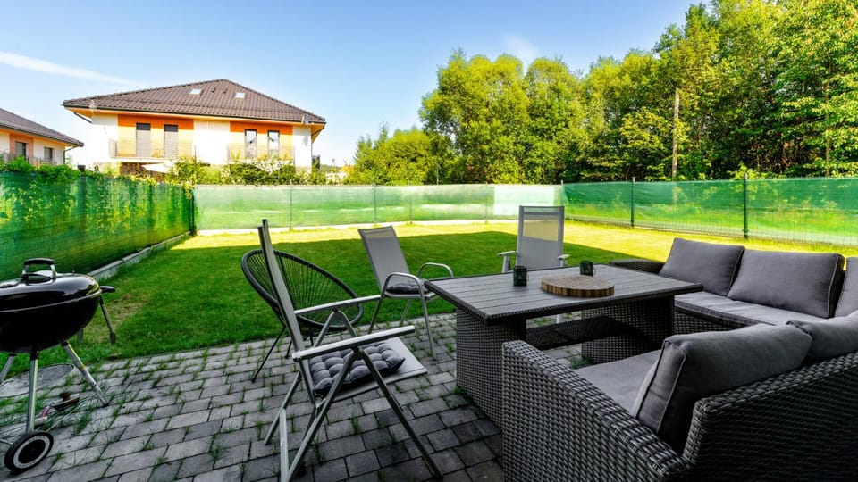 Communal lounge/ TV room, Day, BBQ facilities, BBQ facilities, Garden, Garden, Balcony/Terrace, Balcony/Terrace, Seating area, Communal kitchen, Garden view, Garden view, Quiet street view, internet, internet, internet