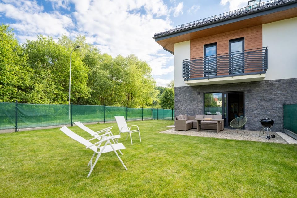 Property building, Day, Natural landscape, BBQ facilities, Game Room, Garden, Library, View (from property/room), Balcony/Terrace, Garden view, Landmark view, Street view, Quiet street view, heating, internet, internet, stove, sunbed, towels, trouser press, laundry, dryer, air conditioner