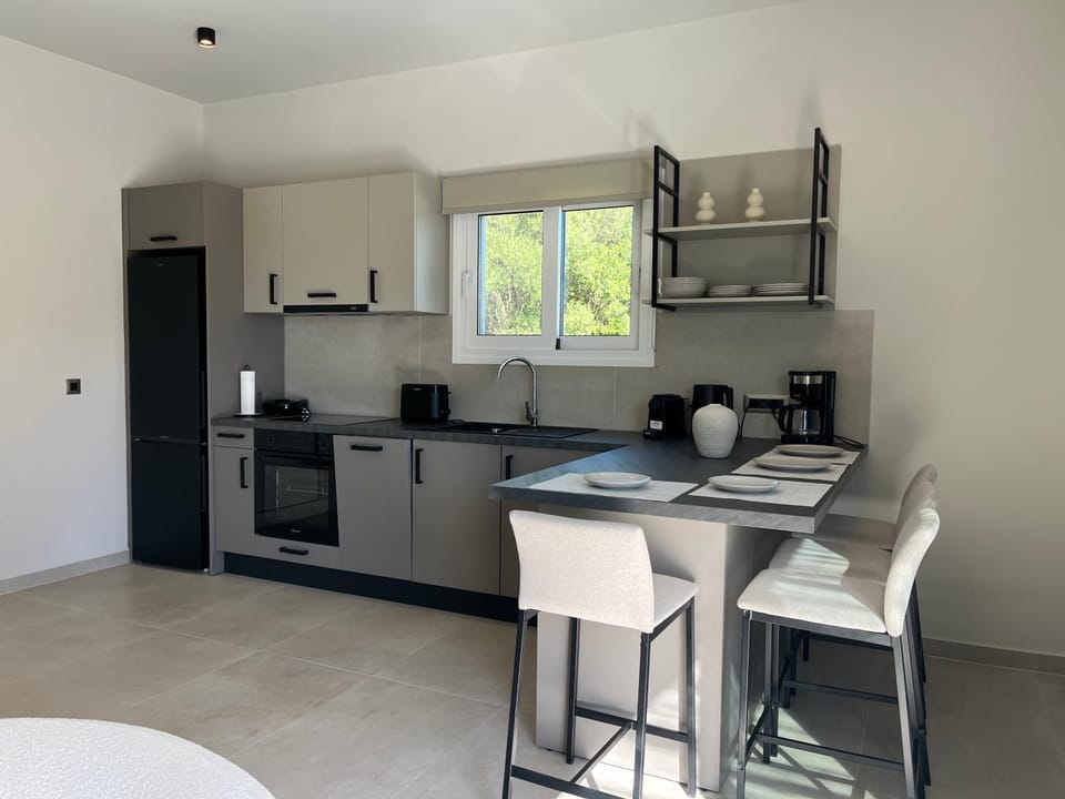 Coffee/tea facilities, dishwasher, oven, toaster