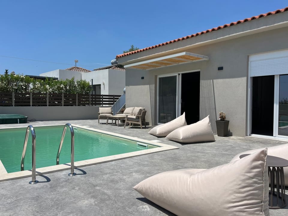 Seating area, Swimming pool