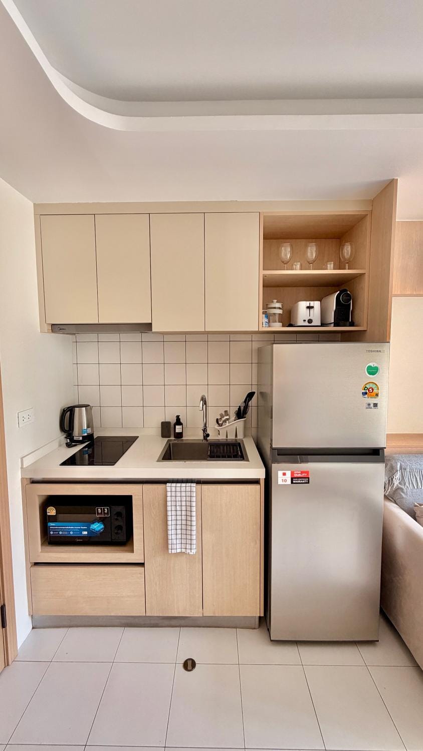 Coffee/tea facilities, Kitchen or kitchenette, stove, toaster